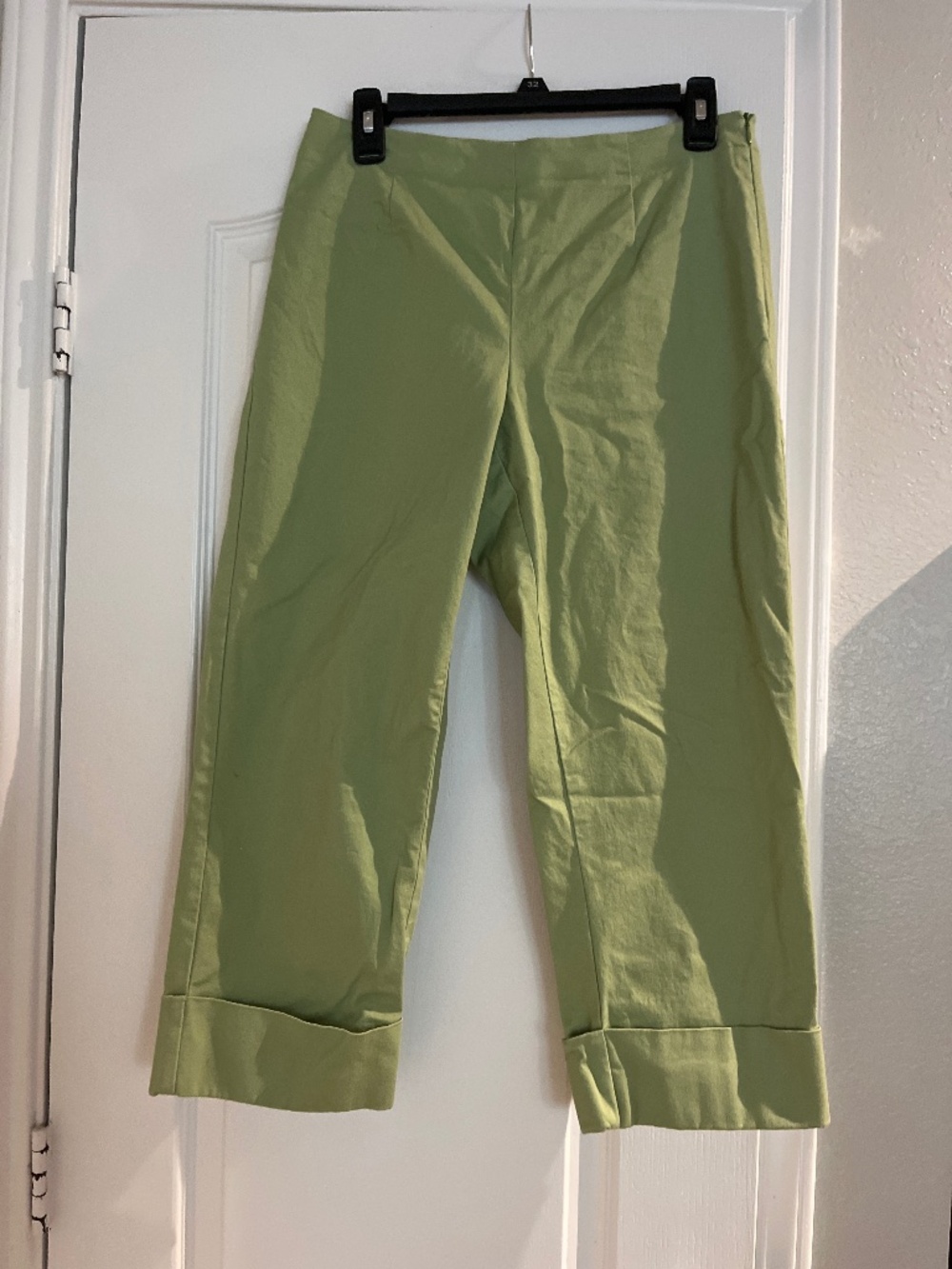 Liz Claiborne Cuffed Capri Pants, size 8